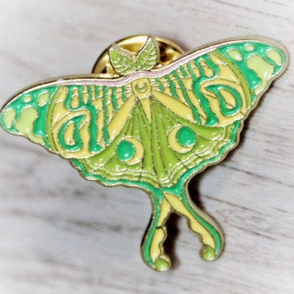 Detailed celestial Luna moth enamel pin - Picture 9 of 10